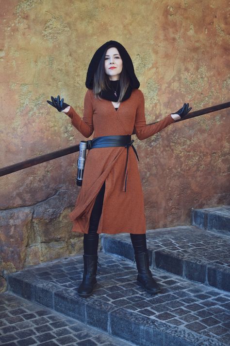 Star Wars OOTD: Rogue Jedi - Anakin and His Angel Galaxies Edge Outfit, Disney Bounding Outfits Star Wars, Jedi Inspired Outfit Female, Star Wars Style Inspired Outfits, Jedi Cosplay Female, Star Wars Bounding Inspired Outfits, Star Wars Dress Up, Galactic Starcruiser Outfits, Jedi Disneybound