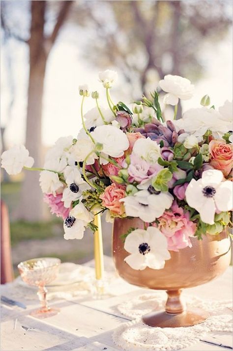 Wedding Centerpieces with Anemones: In Season Now Summer Wedding Centerpieces, Anemone Wedding, White Floral Centerpieces, Bouquet Champetre, Enchanted Garden Wedding, Summer Centerpieces, Spring Wedding Flowers, Flower Centerpieces Wedding, Seasonal Flowers