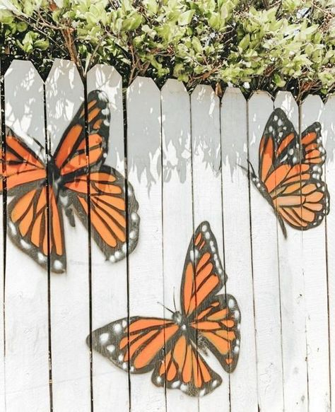 Butterfly Wall Painting Bedrooms, Butterfly Wall Painting, Garden Mural, Sunflower Wall Art, Fence Art, Fence Paint, Chalkboard Wall, Garden Yard Ideas, Butterfly Painting