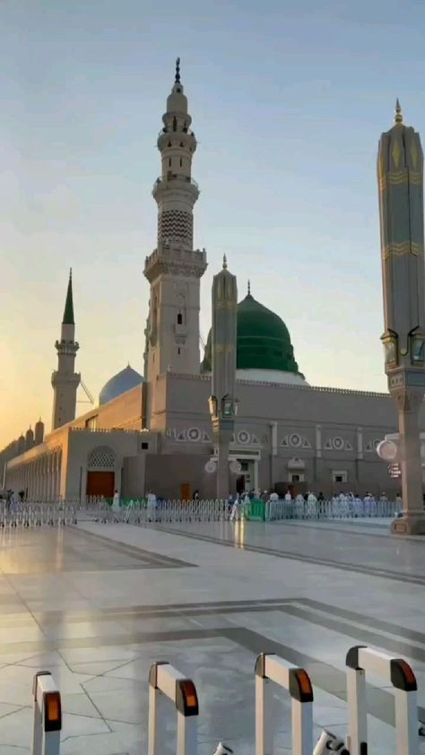 You feel empty? Pray and cry to ALLAH. Tell him all the problems you have. You will have more than you imagine. 💎🕊️ Salawat Prophet Muhammad, Islamic View, Madina Video Masjid Nabawi, Madina Shareef, Makkah Madina, Medina Mosque, Imam Hussain Wallpapers, Bow Cakes, Mosque Art