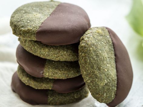 Spirulina Shortbread. ❤❤❤ Blue Spirulina Cookies, Spirulina Cookies, Spirulina Recipes, Melt Chocolate In Microwave, Healing Diet, Magazine Recipes, Frozen Cookies, Coconut Cookies, Fresh Market