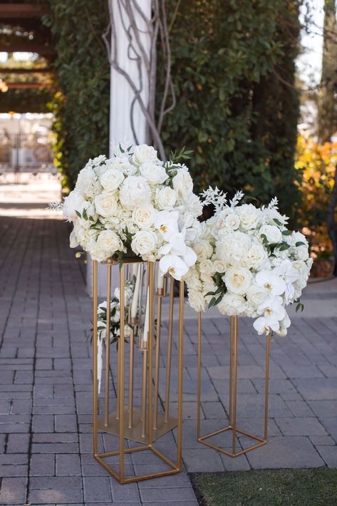 Standing Flower Arrangements, Aisle Decorations Wedding, Wedding Stand, Knit Baby Jackets, Baby Jackets, Aisle Decorations, Aisle Markers, Wedding Rentals Decor, Bella Collina