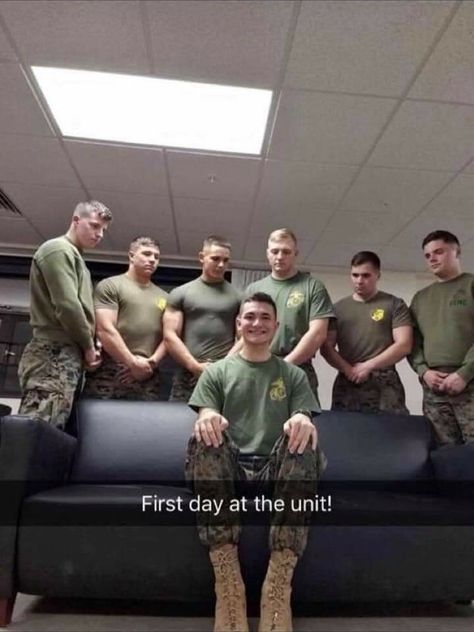 Military Memes, Army Humor, Funny Poses, Military Humor, Gay Memes, Kevin Hart, Very Funny Pictures, Really Funny Pictures, Pose Reference