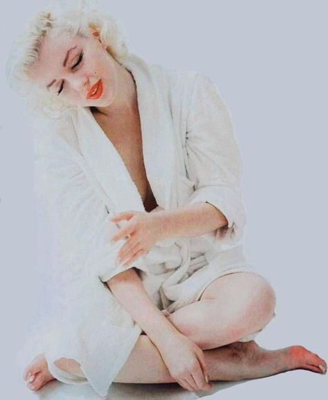 1955 / by Milton GREENE Marilyn Monroe And Audrey Hepburn, Norma Jean Marilyn Monroe, Milton Greene, Joe Dimaggio, Norma Jean, Norma Jeane, Hollywood Legends, Beauty Icons, Marilyn Monroe