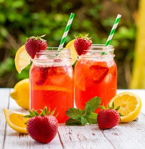 What’s more satisfying on a warm summer evening than an ice-cold glass of homemade strawberry lemonade? It’s a perfect combination of tart and sweet that’s as refreshing as it looks! Lemonade is a perfect summery drink. Made right, it’s sweet, flavorful, and refreshing. With all the fresh, ripe berries and other fruits that are available in the summer months, don’t limit yourself to basic lemonade. Experiment with other fruits or a blend of different fruits!This recipe starts with my… Watermelon Margarita Recipe, Homemade Strawberry Lemonade, Mango Lemonade, Sparkling Lemonade, Strawberry Salsa, Peach Lemonade, Make Simple Syrup, Watermelon Margarita, Summer Foods