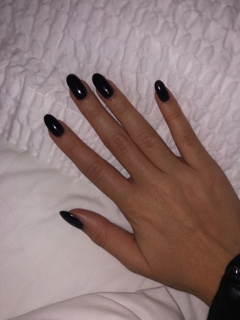 Black Nail Polish Aesthetic, Round Black Nails, Dark Fem Nails, Dark Neutral Nails, Black Sns Nails, Dark Purple Almond Nails, Black Round Nails, Simple Dark Nails, Dark Violet Nails