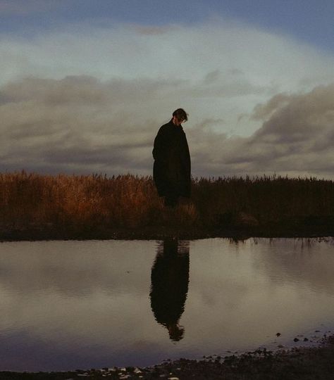 Dark Cinematography, Male Portrait Poses, Body Of Water, Conceptual Photography, Cinematic Photography, Dark Photography, Night Sky Photos, Photography Inspo, Aesthetic Photography