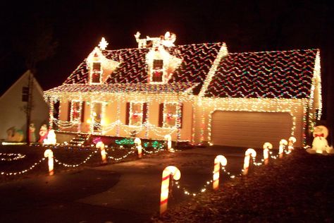 Best christmas light displays and decorations | where are, Which neighborhoods in your area have the best outdoor christmas and holiday lights? Description from shortnewsposter.com. I searched for this on bing.com/images Outdoor Christmas Decorations Lights, Best Christmas Light Displays, Christmas Abbott, Roof Decoration, Christmas Lights Outside, Outside Christmas Decorations, Christmas Light Installation, Hanging Christmas Lights, Best Christmas Lights