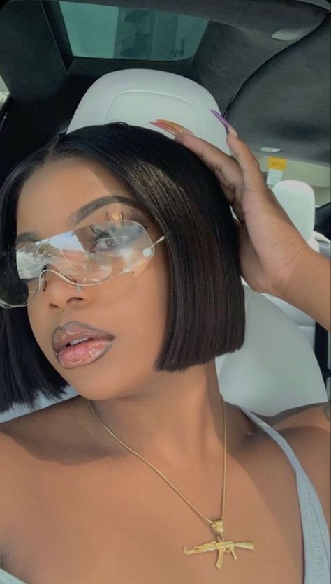 Middle Part Bob Short, Jawline Bob, Layers Tutorial, Butterfly Bob, Dearra Taylor, Natural Hair Bob, Bob Haircut Ideas, Choppy Layers, Face Accessories