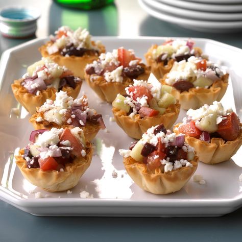 Greek Veggie Tartlets Cold Entrees, Phyllo Tart, Greek Easter Recipes, Veggie Lunch, Appetizer Cups, Cocktail Party Appetizers, Oviedo Florida, Greek Garden, Greek Vinaigrette