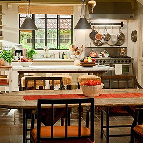 The kitchen from the movie 'It's Complicated'. One of the many things that made me fall in love with this movie! Meryl Streep House, Its Complicated House, Its Complicated, No Upper Cabinets, Casa Cook, It's Complicated, Nancy Meyers, Movie Time, Kitchen Farmhouse