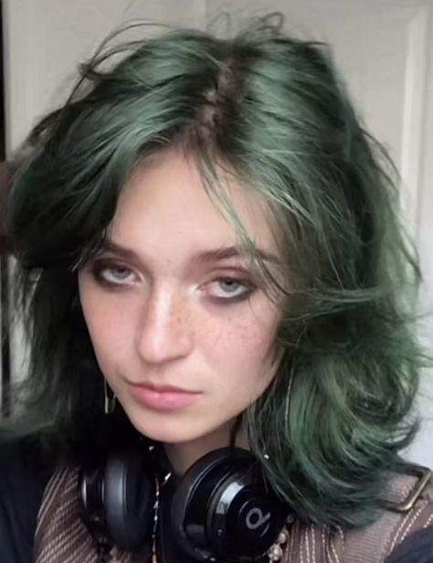 Green Hair Streaks, Purple And Green Hair, Green Hair Dye, Hair Streaks, Hair Clothes, Hair Reference, Hair Inspo Color, Dream Hair, Green Hair