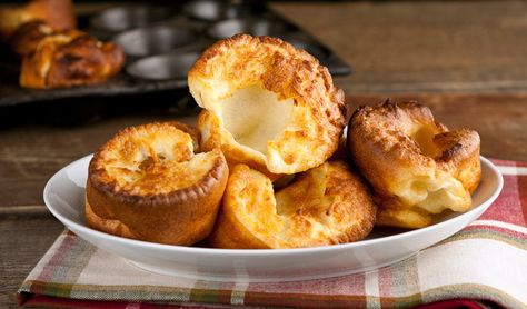 Yorkshire Puddings with Horseradish - In the Kitchen with Stefano Faita Popover Recipe, Yorkshire Puddings, Biscuit Rolls, Classic Breakfast, Yorkshire Pudding, Fall Dishes, Bbc Good Food Recipes, Tomato Recipes, Puddings