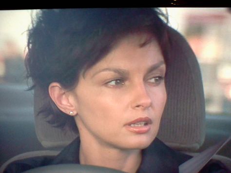 I love Ashley Judd, she is soo gorgeous. Going for this hairstyle. Ashley Judd Hairstyles, Ashley Judd Hair, Ashley Judd Short Hair, Curly Pixie Hairstyles, Bob Haircut Curly, Ashley Judd, Short Hair Pixie Cuts, Diane Lane, Pixie Hair