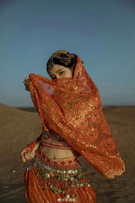 Desert Women Outfit, Arabian Belly Dancer Outfits, Reverse Orientalism, Dramatic Dress, Bharatanatyam Costume, Ancient Dress, Egyptian Women, Dancers Outfit, Stage Costume