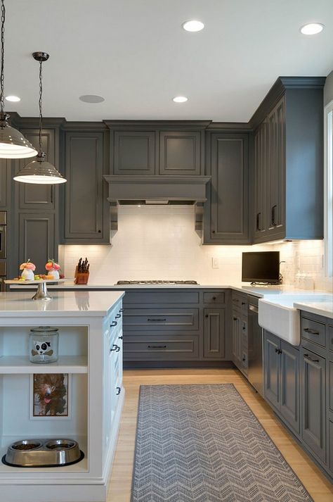 Cabinets are painted with Kendall Charcoal from Benjamin Moore. Alexander Design Group. Benjamin Moore Kitchen, Charcoal Kitchen, Kendall Charcoal, Серая Кухня, Painted Kitchen Cabinets Colors, Best Kitchen Cabinets, Gray Cabinets, New Kitchen Cabinets, Classic Kitchen