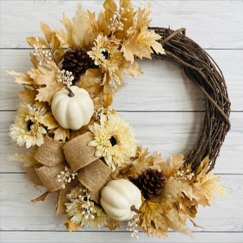 Beautiful sophisticated cream/beige fall wreath. Indoor and outdoor use. Gold Wreaths, Easy Thanksgiving Table Decor, Thanksgiving Table Decor Ideas, Wreath With Pumpkins, Fall Feast, Christmas Bows Diy, Fall Decor Wreaths, Wreath Indoor, Thanksgiving Table Decor