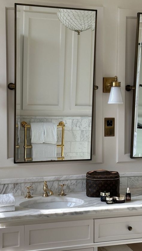 Classy Home Aesthetic, French Guest Bathroom, Old Money Aesthetic Bathroom, Old Money Aesthetic Interior, London Home Aesthetic, Ornate Minimalism, Home Decor Ideas Classic, Old Money Bathroom, No Window Bathroom