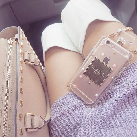 Iphone Decor, Girly Lifestyle, Tumblr Girly Aesthetic 2013, 2010s Aesthetic, Glam Life, Pink Tumblr Aesthetic, Casual Hijab, Scream Queens, My Fashion