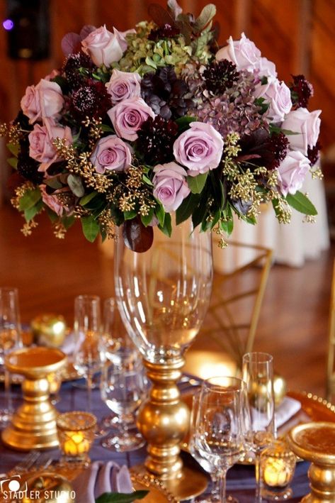 Purple And Pink Flower Arrangements, Lilac And Rose Gold, Wedding Centerpieces Elegant, Antique Hydrangea, Purple Wedding Tables, Eggplant Wedding, Gold Wedding Decor, Gold Centerpiece, Cheer Banquet