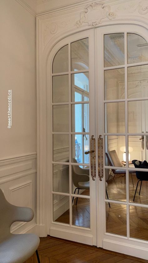 Parisian Style Home, Parisian Doors, Parisian Interior, French Apartment, Paris Home, Parisian Apartment, Dream House Rooms, Dream House Interior, Home Room Design