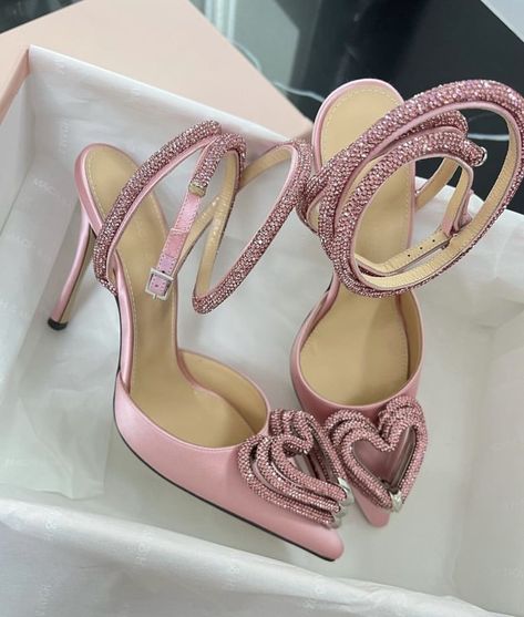 Pretty Heels, Cute Shoes Heels, Stunning Shoes, Fancy Shoes, Aesthetic Shoes, Online Group, Fabulous Shoes, Fashion High Heels, Pink Shoes