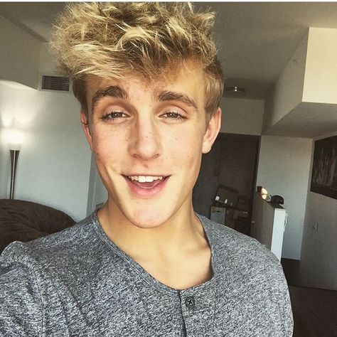 Jake Paul Jake Paul Haircut, Split Hair Color Ideas, Split Hair Color, Logan Jake Paul, Jack Paul, Desi Party, Jake Paul Team 10, Graduated Bob Hairstyles, Logan And Jake