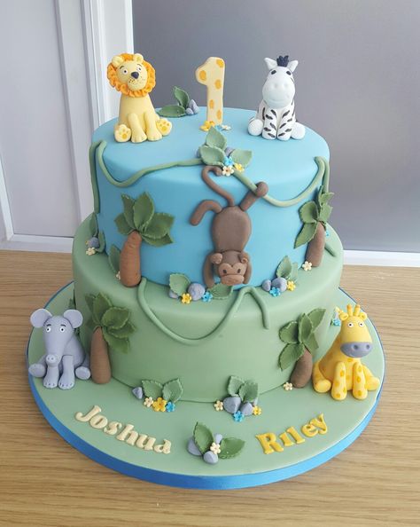 Jungle 1st birthday cake Jungle Birthday Cake, Jungle 1st Birthday, Jungle Birthday Cakes, Birthday Favors Kids, Jungle Cake, Half Birthday, Jungle Birthday, Birthday Idea, Safari Birthday