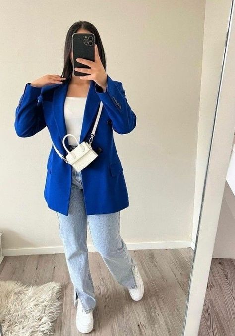 Outfit Blazer Bleu, Carolina Outfit, Blue Blazer Outfits For Women, Blue Blazer Outfit, Stylish Business Outfits, Blazer Outfits For Women, Mode Zara, Stylish Work Attire, Casual Outfit Inspiration