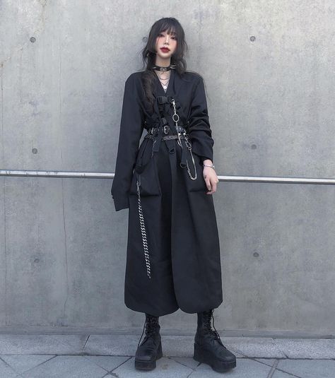 Asian All Black Outfit, Monochrome Clothes, Eboy Style, Techwear Fashion, Sewing Projects Clothes, Metallic Leggings, Monochrome Fashion, Ulzzang Fashion, All Black Outfit