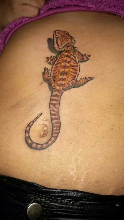 Bearded Dragon tat Bearded Dragon Tattoo Design, Silly Reptiles, Reptile Tattoo, Bearded Dragon Tattoo, Dragon Facts, Bearded Dragon Diy, Pet Tattoos, Lizard Tattoo, Horned Lizard