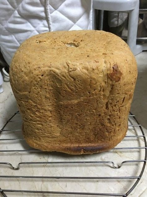 Make your own Bread Machine Oatmeal bread at home and enjoy delicious homemade bread anytime you want! Bread Machine Oatmeal Bread, Oatmeal Bread Machine Recipes, Baking Bread At Home, Low Carb Oatmeal, Bread Machines, Multi Grain Bread, Oatmeal Bread, Cinnamon Raisin Bread, Raisin Bread