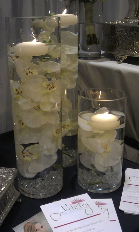 Wedding Centerpieces Flowers, White Wedding Flowers Centerpieces, Water Vase, Flowers In Water, Floating Candle Centerpieces, Reception Backdrop, White Centerpiece, Glass Centerpieces, White Wedding Flowers