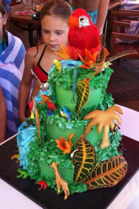 Rainforest cake Rainforest Cake, Jeep Cake, Sloth Cakes, Explorer Birthday Party, 8th Birthday Cake, Reptile Party, Jungle Thema, 10 Birthday Cake, 5th Birthday Cake