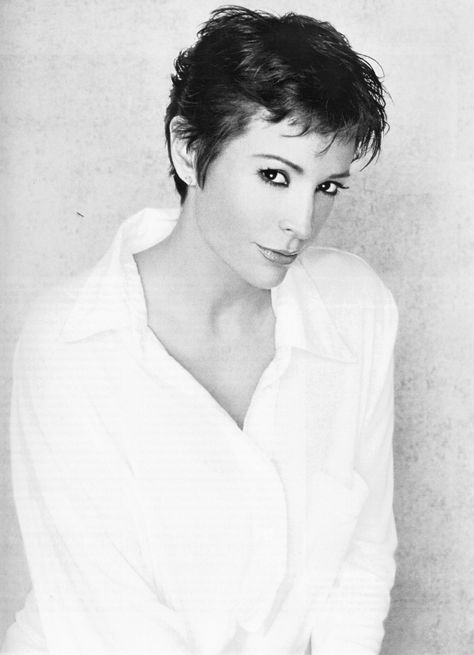 Nana Visitor Kira Nerys, Nana Visitor, Star Trek Ds9, Photography Movies, Pin Up Girl Vintage, Star Trek Images, Star Trek Characters, White Pictures, Celebrity Hair