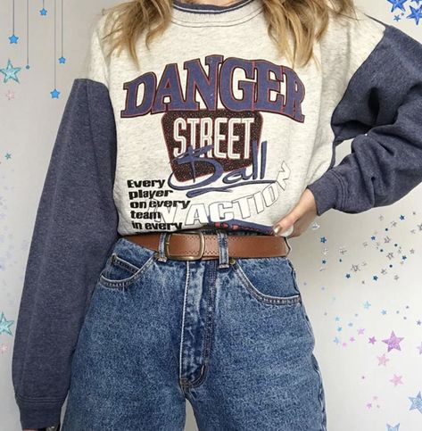 80s Outfit, Modern Round, Mode Inspo, 80s Fashion, Retro Outfits, Look Cool, Cute Casual Outfits, Fashion Tops, Long Sleeve Sweatshirts