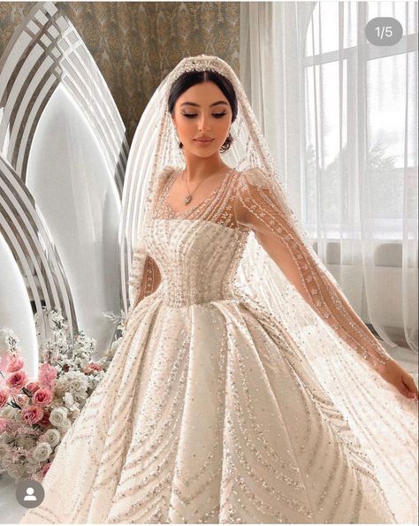 Wedding Outfits With Hijab, Wedding Dresses Arab, Outfits With Hijab, Chivas Soccer, Wedding Outfit Ideas, Arabic Wedding Dresses, Arabic Wedding, Party Dresses With Sleeves, Outfits Long Sleeve