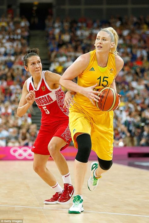 Lauren Jackson Basketball, Wnba Women, Softball Team Pictures, Basketball Pictures Poses, Noah Gonzalez, Lauren Jackson, Girl Basketball, Girls Basketball Shoes, Women Warriors