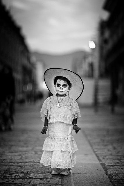 Baby Muertos. Dia de los muertos . . . Day Of The Dead Art, After Life, Photo Vintage, Mexican Culture, Mexican Art, Fete Halloween, Mexican Folk Art, Samhain, Dia De Muertos