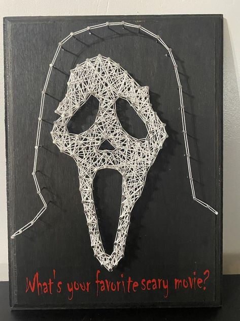 #scream #screamstringart #ghostface #ghostfacestringart #stringart Ghostface Crafts, Halloween String Art, Ghostface Art, Scream Art, Fun Diy Craft Projects, Twig Art, Scary Pumpkin Carving, Cd Crafts, Masks Crafts