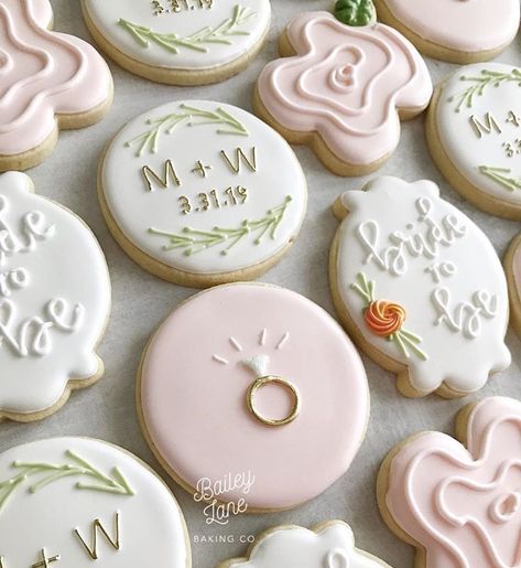 Cookies Bride To Be, Bride To Be Cookies Decorated, Bride To Be Cookies, Bride Cookies Royal Icing, Bridal Shower Cookies Champagne, Blushing Bride Cookies, Royal Icing Cookies Bachelorette, Bride Cookies, Valentine Cookies Decorated