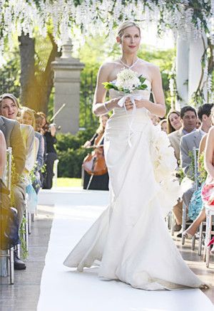 Gossip Girl Wedding, Gossip Girl Season 1, Movie Wedding Dresses, Estilo Gossip Girl, Dan Humphrey, Tv Weddings, Kelly Rutherford, Nate Archibald, Celebrity Bride