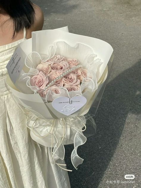 Handmade Wedding Bouquet, Diy Bouquet Wrap, Luxury Flower Bouquets, Ribbon Bouquet, Boquette Flowers, Bouquet Wrap, Flower Packaging, Flower Soap, Beautiful Bouquet Of Flowers