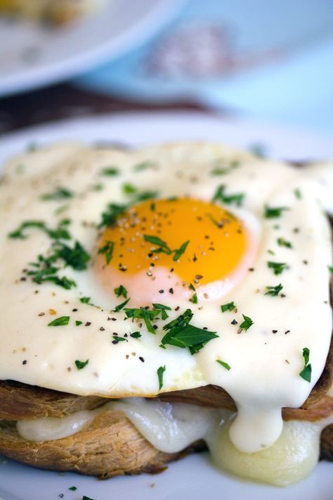 The ultimate breakfast or brunch: Thomas Keller's Croque Madame. AKA ham and cheese sandwich topped with an egg mornay sauce. Croque Madame Recipe, Thomas Keller Recipes, Mornay Sauce, Grilled Ham And Cheese, Grilled Ham, Croque Madame, Ultimate Breakfast, Ham And Cheese Sandwich, Sliced Ham