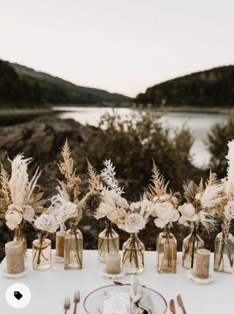 Wedding Bouquet Pampas, Round Table Centerpieces Wedding, Pampas Grass Wedding Bouquet, Grass Wedding Bouquet, Pampas Decor, Reception Theme, Boho Centerpiece, Boho Wedding Centerpieces, Pampas Grass Wedding