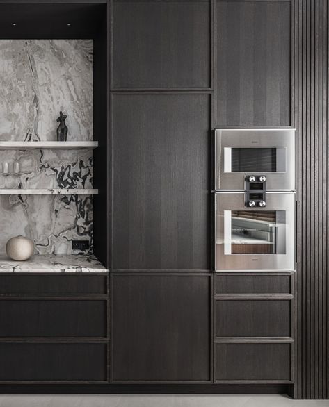 Integrated Induction Cooktop, Gaggenau Kitchen, Built In Bar Cabinet, Kitchen Tall Units, Dark Brown Kitchen, Gaggenau Appliances, Kitchen Ventilation, Beach House Interior Design, Wine Kitchen