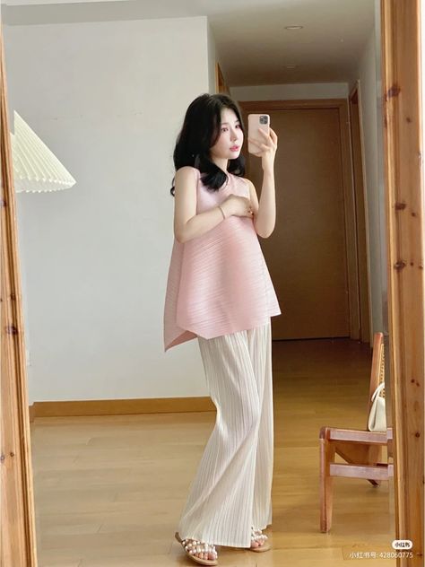 Korean Fashion Pregnant, Prego Outfits, Maternity Fashion Dresses, Dress For Pregnant Women, Casual Maternity Outfits, Cute Maternity Dresses, Winter Maternity Outfits, Dresses For Pregnant Women, Maternity Chic