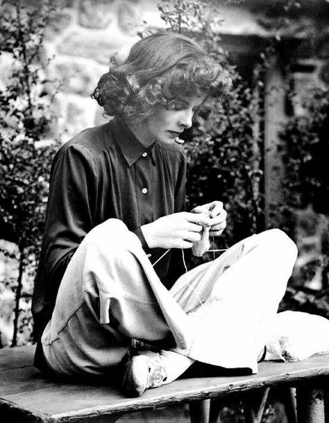 Katherine Hepburn, Myrna Loy, Carole Lombard, Black And White Photograph, Katharine Hepburn, Pics Art, Mode Vintage, Vintage Knitting, Looks Style