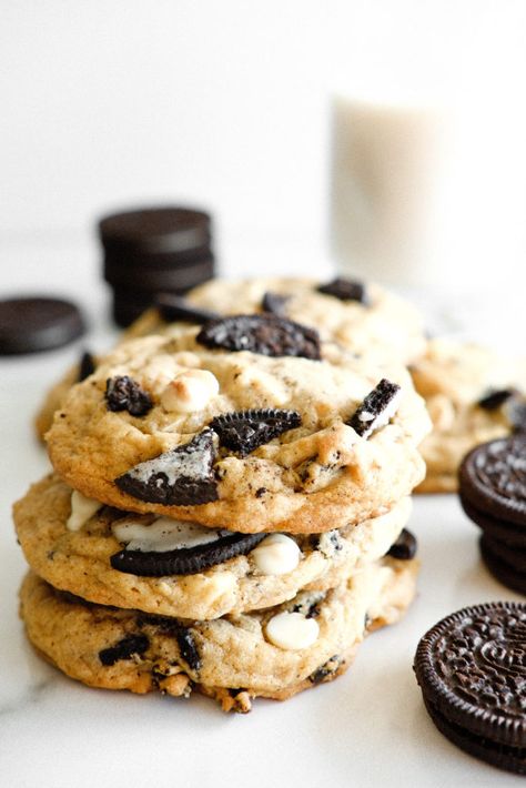 Oreo Stuffed Cookies, Great American Cookie Company, Cookies And Cream Cookies, Oreo Stuffed Chocolate Chip Cookies, Vegetarian Cookies, Stuffed Cookies, Cookie Bakery, White Chocolate Chip, Cream Cookies