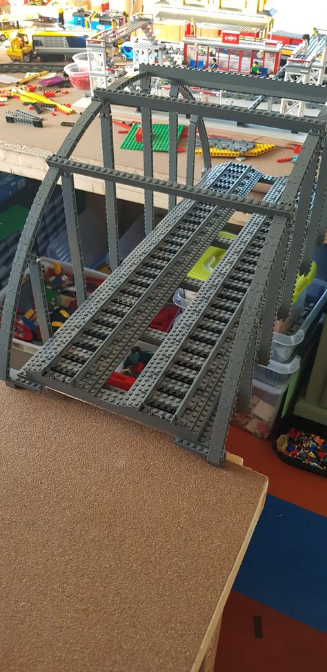 Lego art brigde Lego Train Bridge, Lego Bridge Ideas, Lego Train Layout, Lego City Layout, Lego Bridge, Lego Track, Lego City Train, Lego Train Tracks, Lego Printables